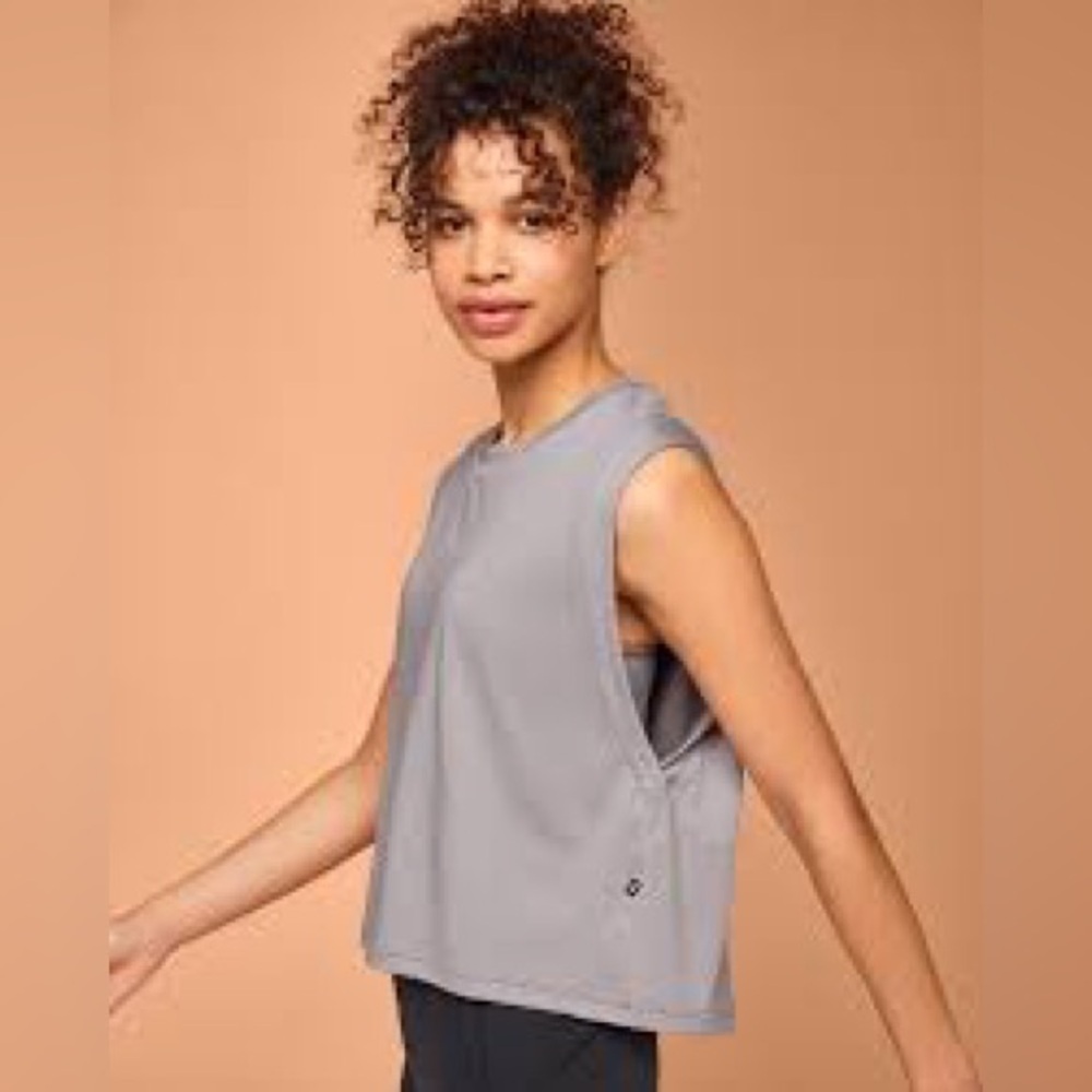 ONN CLOUD NWT FOCUS TOP SIZE LARGE